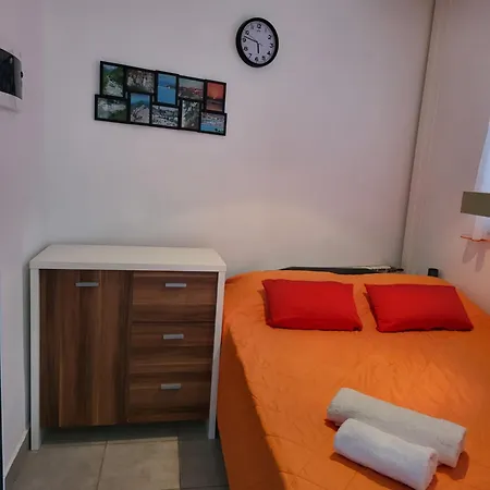 Apartma Delfin דירה *